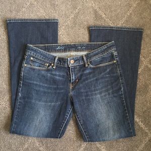 🛍shop closing 12/31 🛍 Levi’s boot leg jeans